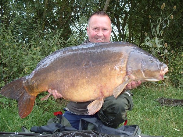 17th August Chris Lilley 44lb 12oz Mirror from Swan Lake photo 4412.jpg