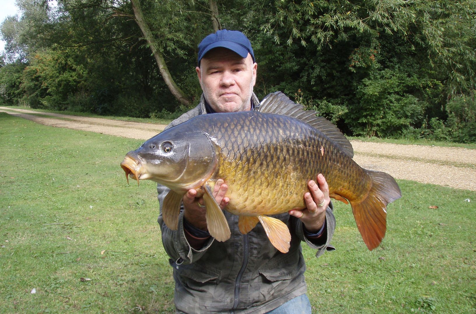 16th Sep Dave Smith 27lb Common from Bluebell Lake photo 2700-1.jpg