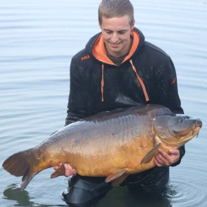 11th April Dan Bunn 51lb from Swan Lake pic3 photo 5100.jpeg