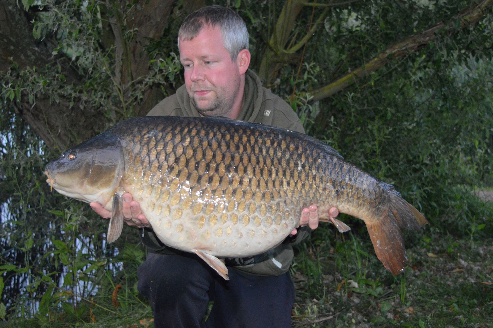 20th June Paul Fanthorpe 34lb 13oz from Bluebell Lake pic1 photo 3413a.jpg