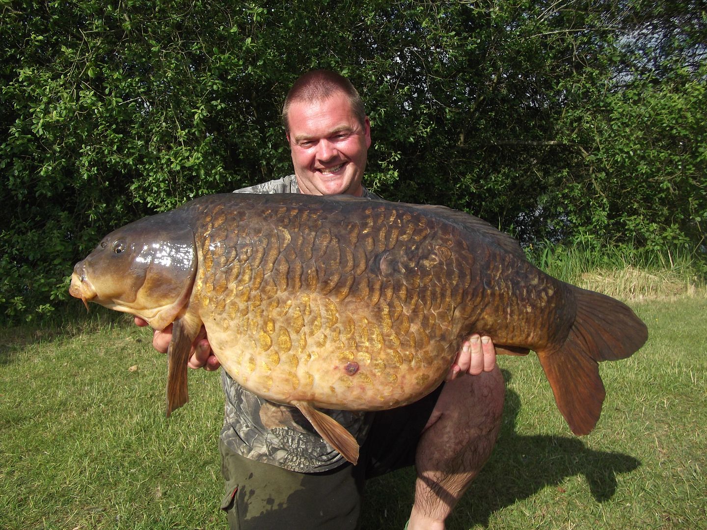 24th June Adi White 40lb 04oz from Kingfisher Lake pic3 photo 4004b.jpg