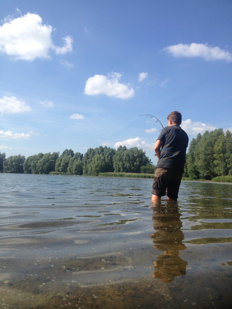 18th June 12yr old Kai Poole landing a 31l 02oz Mirror from Mallard photo 3102.jpg