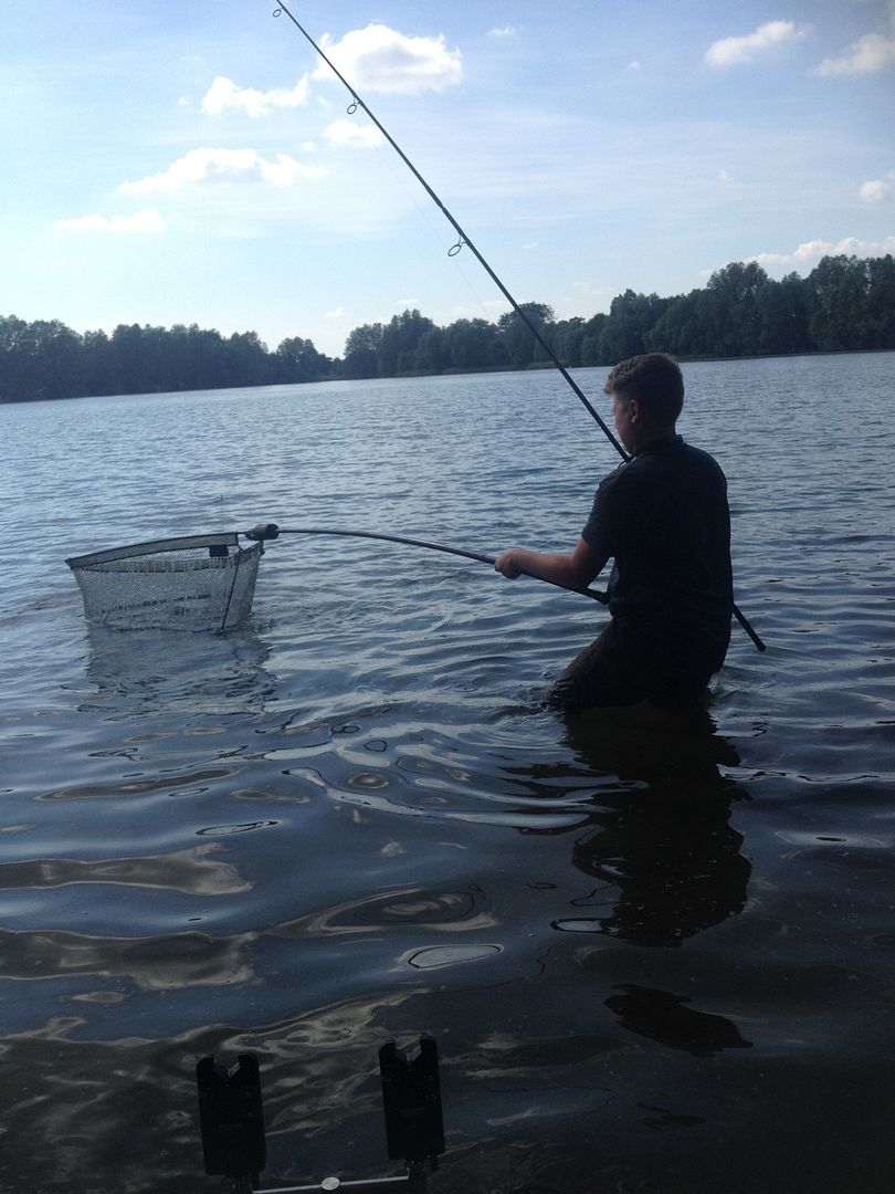 18th June 12yr old Kai Poole landing a 31l 02oz Mirror from Mallard photo 3102a.jpg
