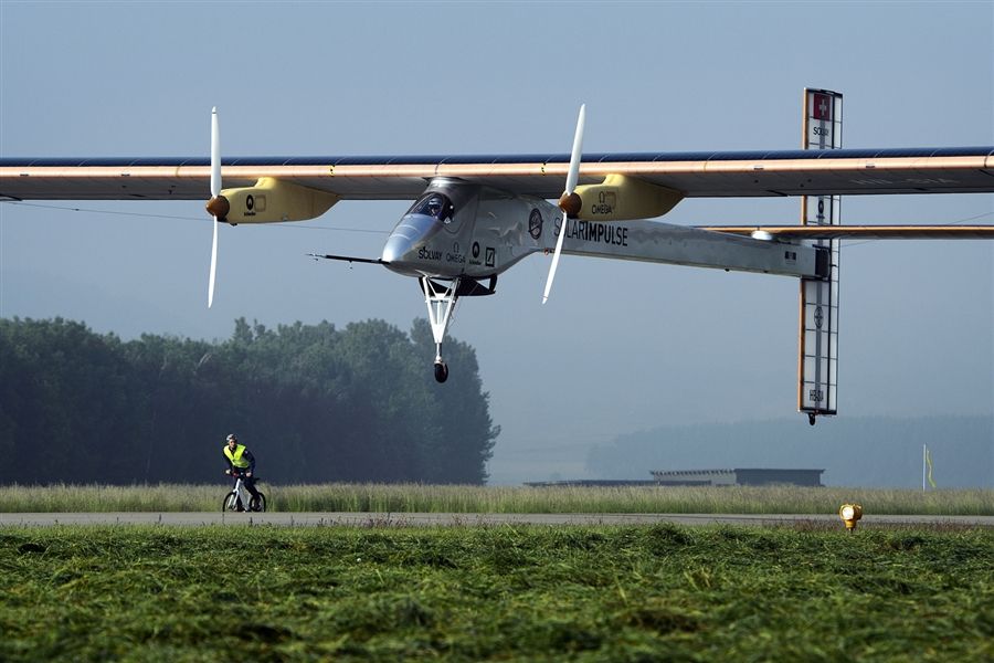 pb 120524 solar plane nj 03photoblog900 zps47bf977b - Solar Impulse- first solar powered intercontinental journey